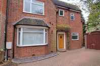 Exterior Spacious 3 Bedroom House 10 Mins to Birmingham City Centre