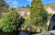 Exterior 2 Beautiful Peak District Cottage With Hot Tub