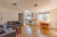 Ruang Umum Two Bed Apartment Bowness-on-windermere 2022refurb