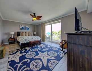 Bedroom 2 Bayfront Spacious Condo for Boat Lovers and Steps to White Sands of Fort Morgan