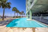 Swimming Pool Bayfront Spacious Condo for Boat Lovers and Steps to White Sands of Fort Morgan