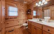 Toilet Kamar 6 Goose Island Getaway - Secluded Cabin Mountain View Fireplace Hot Tub