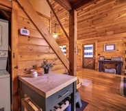 Bilik Tidur 7 Bear Hug Lodge - Charming Cabin in Coosawattee River Resort - Pet Friendly