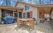 Common Space 5 Bear Hug Lodge - Charming Cabin in Coosawattee River Resort - Pet Friendly