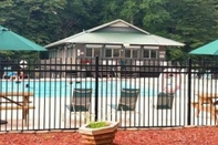 Swimming Pool Riversong - Beautiful Cabin Located on Coosawattee River Game Room and Hot tub