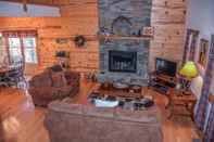 Lobby Riversong - Beautiful Cabin Located on Coosawattee River Game Room and Hot tub