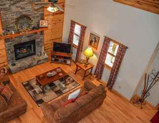 Lobby 2 Riversong - Beautiful Cabin Located on Coosawattee River Game Room and Hot tub