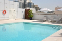 สระว่ายน้ำ CARE Holiday Homes Apartments Barsha Heights