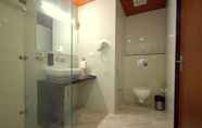 In-room Bathroom 4 The Sky Imperial Shahi Hotels & Resort