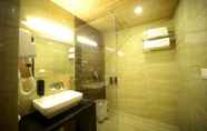 In-room Bathroom 2 The Sky Imperial Shahi Hotels & Resort