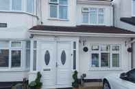 Exterior Apple House Wembley Twin Room Shared Bathroom