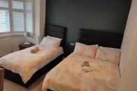 Kamar Tidur Apple House Wembley - Family Room With Shared Bathroom