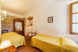 Bedroom 4 Montignano Trilo With Shared Pool
