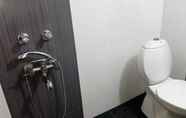 Toilet Kamar 7 Goroomgo Brothers  2 Bhubaneswar