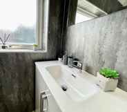 In-room Bathroom 3 Worksop Newly Refurbished 2-bedroom House