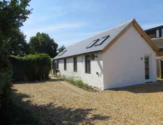 Exterior 2 Willow Cottage