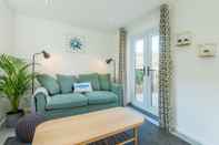 Ruang untuk Umum Charming Contemporary Chalet in Bude, Cornwall, UK