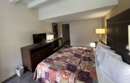 ห้องนอน 3 James River Inn & Suites