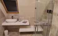 In-room Bathroom 3 Charming 1-bed Apartment in St Aubin