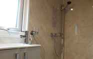 In-room Bathroom 6 Rowan - Luxury Glamping Pod, Laneast, Cornwall