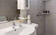 In-room Bathroom 4 Parian Charming 3bedroom Home