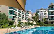 Hồ bơi 2 Antalya Residence by LARA