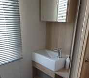 In-room Bathroom 5 The Sea Breeze - Captivating Caravan in Camber