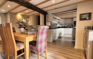 Kamar Tidur 2 Cosy & Spacious Cottage in Scenic Village With Pub