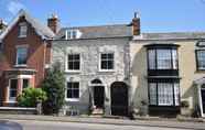 Bangunan 2 Vernon House Sleeps 8 in Old Cowes