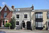 Bangunan Vernon House Sleeps 8 in Old Cowes