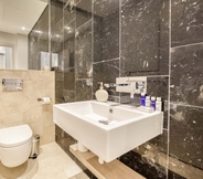 In-room Bathroom 6 Maison Privee - The 8 Palm