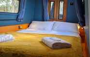 Bilik Tidur 3 Narrowboat With Hot Tub, Sauna, Massages, Cruising
