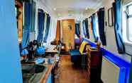 Sảnh chờ 2 Narrowboat With Hot Tub, Sauna, Massages, Cruising