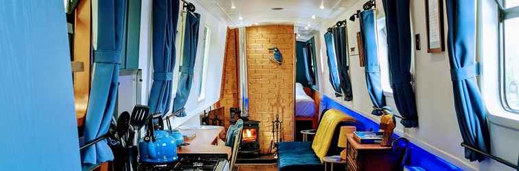 ล็อบบี้ Narrowboat With Hot Tub, Sauna, Massages, Cruising