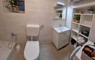 In-room Bathroom 5 Modern Luxury 2-bedroom apt With Balcony & Patio