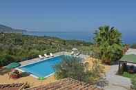 Swimming Pool Villa Le Sorbe 12 in Caronia