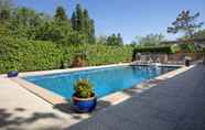 Swimming Pool 4 Casa Belle