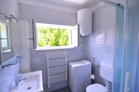 Toilet Kamar A2 - Luxury apt in Center, Just 5min From Beach