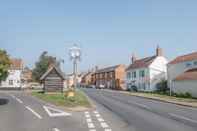 Bangunan Hall Cottage, Bramfield From Air Manage Suffolk