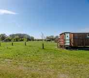 Bangunan 4 Honeysuckle Farm Hut 3 - Suffolk Farm Holidays