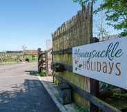 Exterior 7 Honeysuckle Farm Hut 1 - Suffolk Farm Holidays