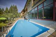 Swimming Pool AlpenParks Ferienresort Rehrenberg