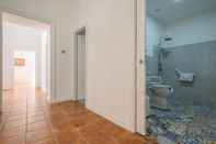 Toilet Kamar Piazza Portanova 11 - Appartamento Grande