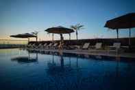 Swimming Pool Mövenpick Hotel Jumeirah Village Triangle