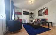 Ruang Umum 5 Impeccable Two-bed Apartment in London