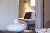 Bedroom La Voyageur Apartments
