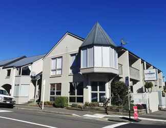 Exterior 2 La Voyageur Apartments