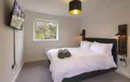 Bedroom 2 Large Garden 2 Bed Apartment With Private Parking in Bath City