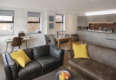 Lainnya 2 Newly Furnished 2 Bed Apartment in the Heart of Old Town Swindon