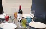 Restaurant 4 Luxury 2 Bed 2 Bath Apartment in Bath City